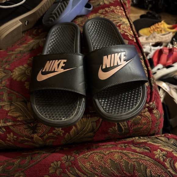 Nike Black & Metallic Rose Gold Slide Sandals 343881-007. Women's Size 9 - Picture 1 of 6